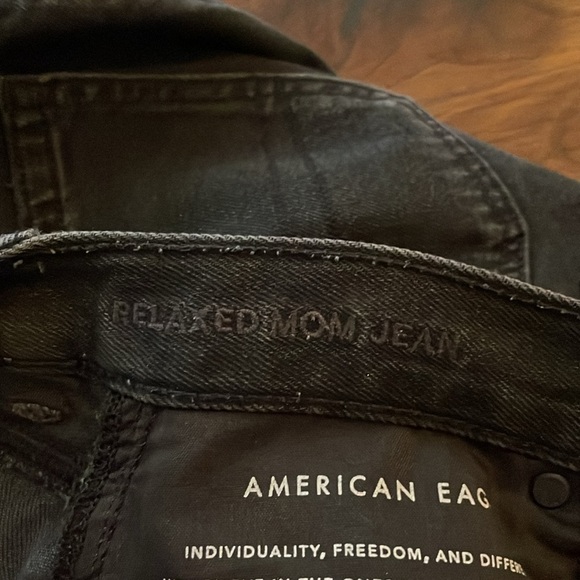 American Eagle Black Distressed Relaxed Mom Jeans - Picture 6 of 6
